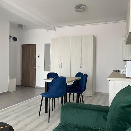 Aquazure Studio Residence Navodari Bagian luar foto