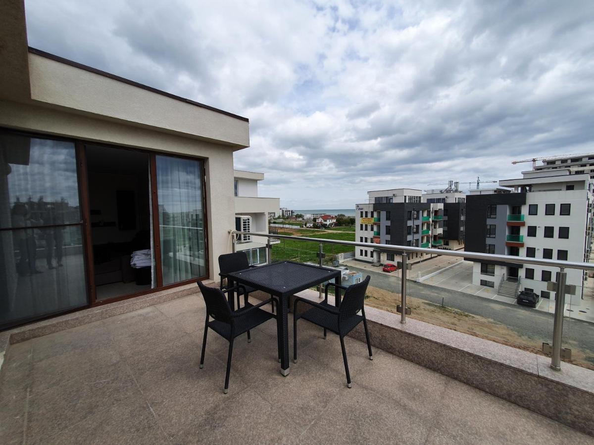 Aquazure Studio Residence Navodari Bagian luar foto