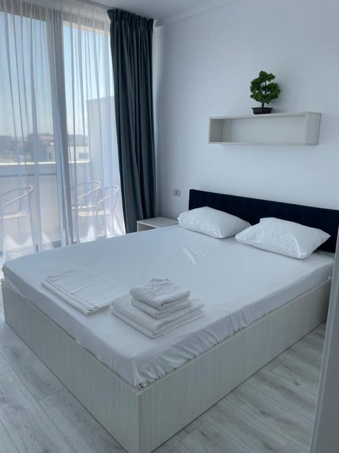 Aquazure Studio Residence Navodari Bagian luar foto