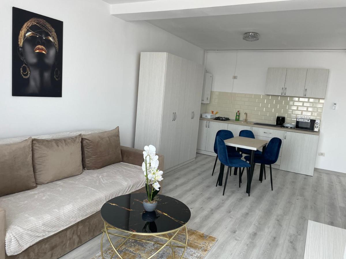 Aquazure Studio Residence Navodari Bagian luar foto