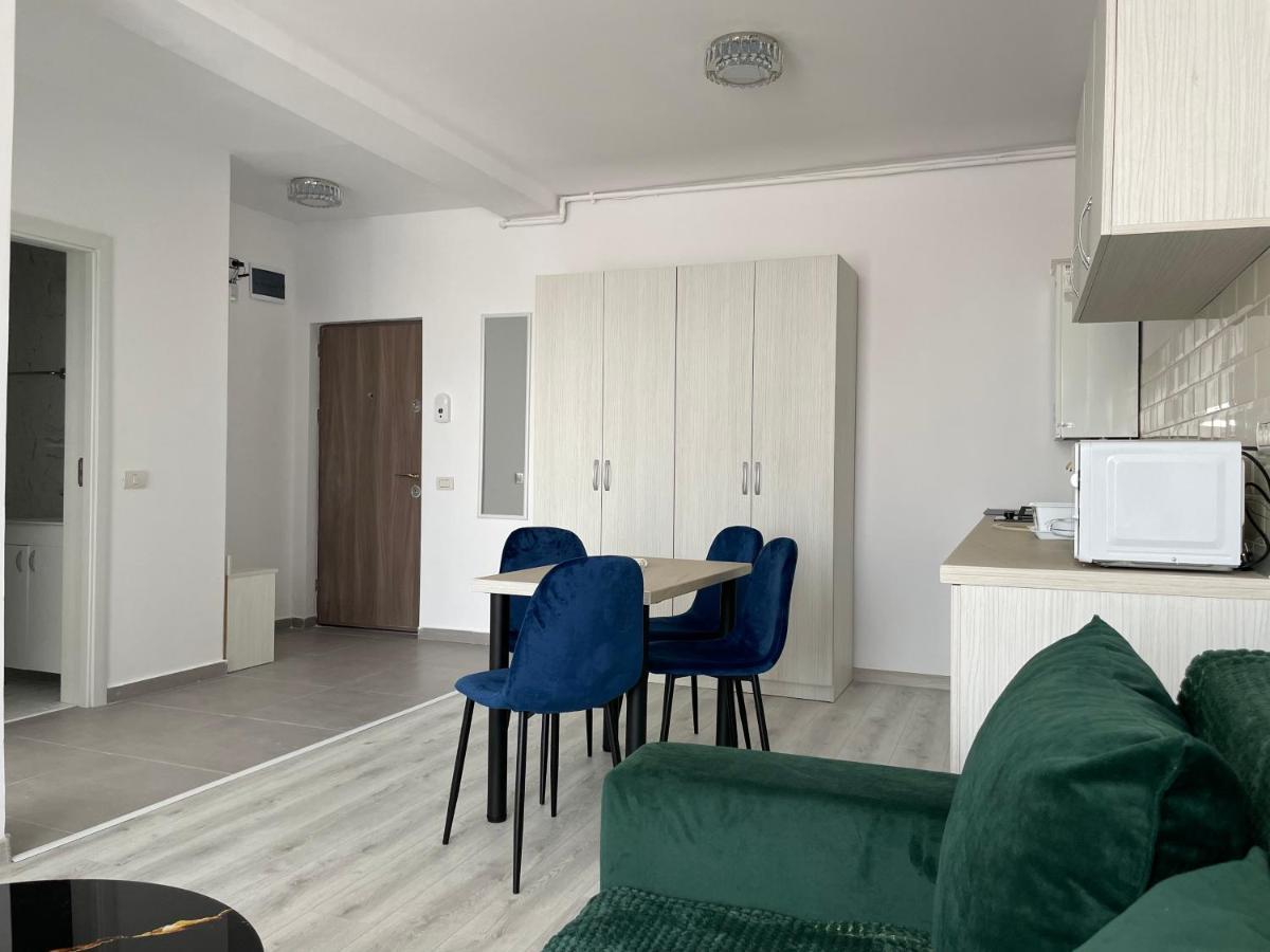 Aquazure Studio Residence Navodari Bagian luar foto