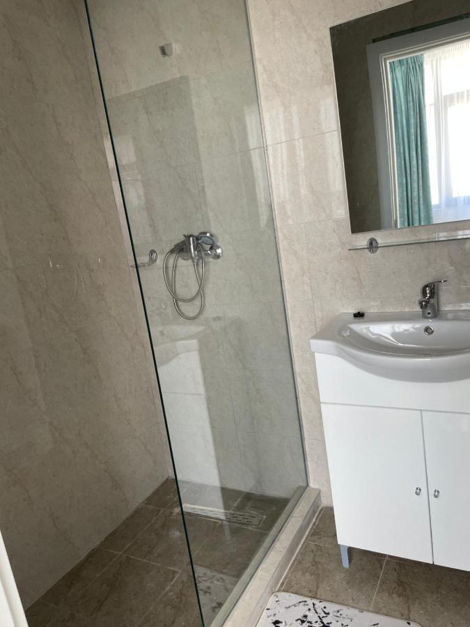 Aquazure Studio Residence Navodari Bagian luar foto