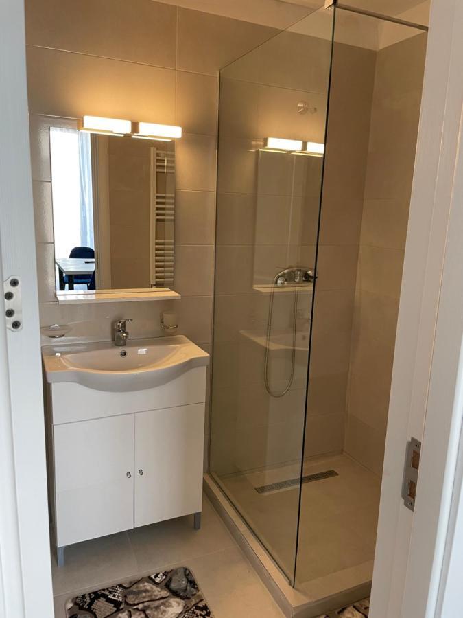 Aquazure Studio Residence Navodari Bagian luar foto