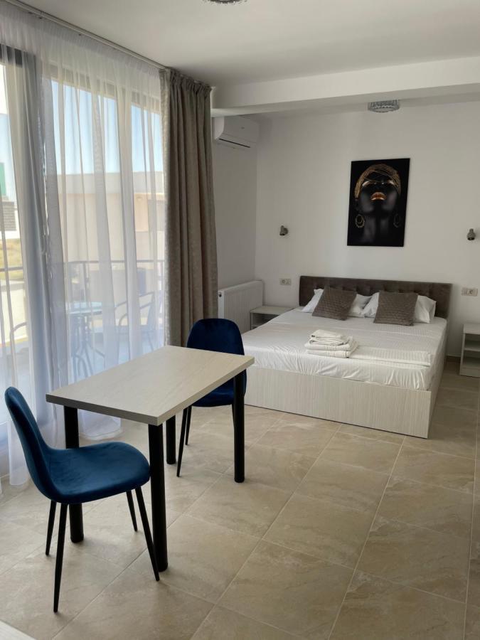 Aquazure Studio Residence Navodari Bagian luar foto