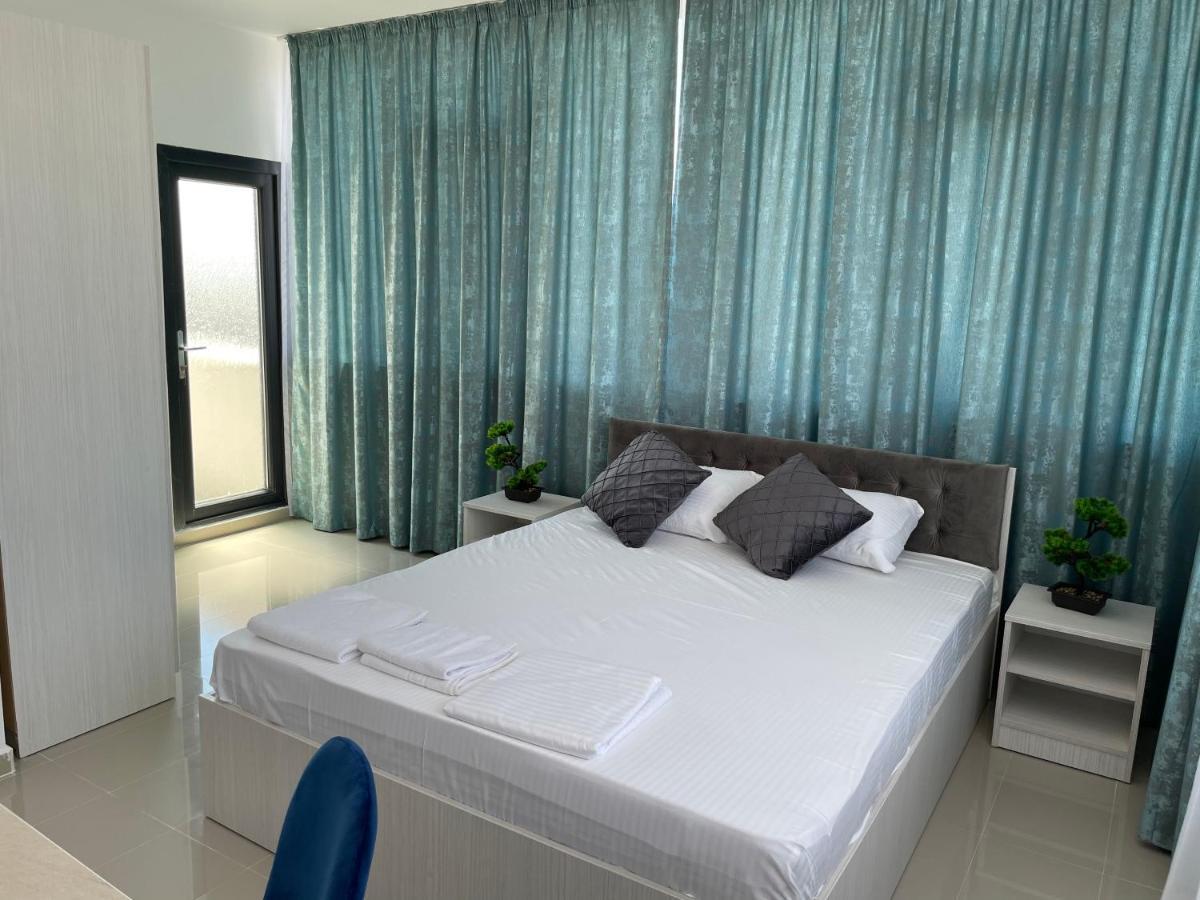 Aquazure Studio Residence Navodari Bagian luar foto