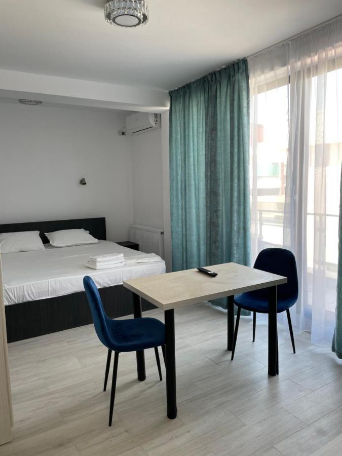 Aquazure Studio Residence Navodari Bagian luar foto