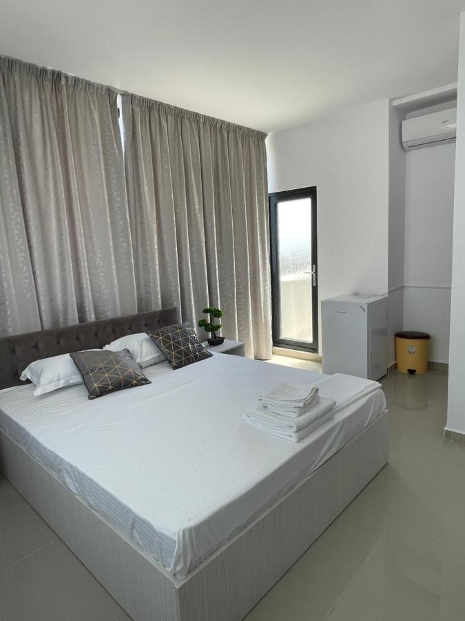 Aquazure Studio Residence Navodari Bagian luar foto