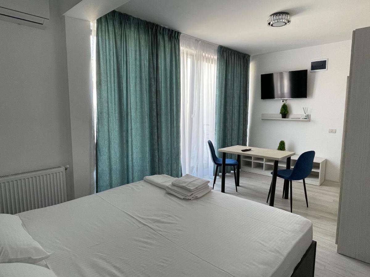Aquazure Studio Residence Navodari Bagian luar foto