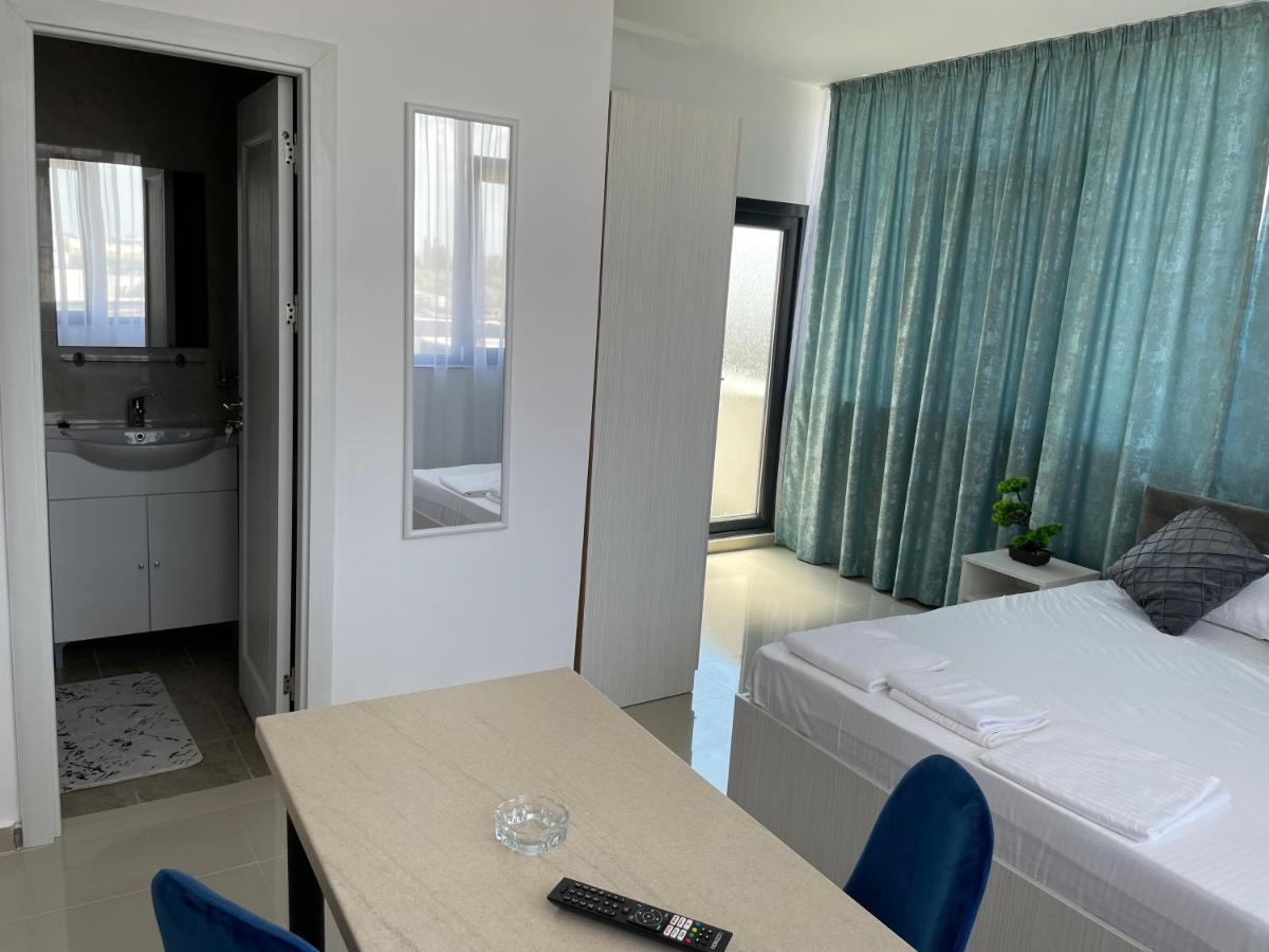 Aquazure Studio Residence Navodari Bagian luar foto
