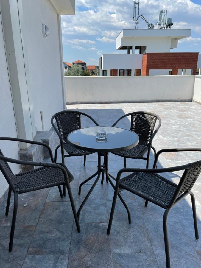 Aquazure Studio Residence Navodari Bagian luar foto